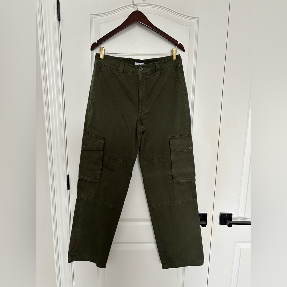 Aritzia- TNA Woman’s Dark Green Cargo Pants